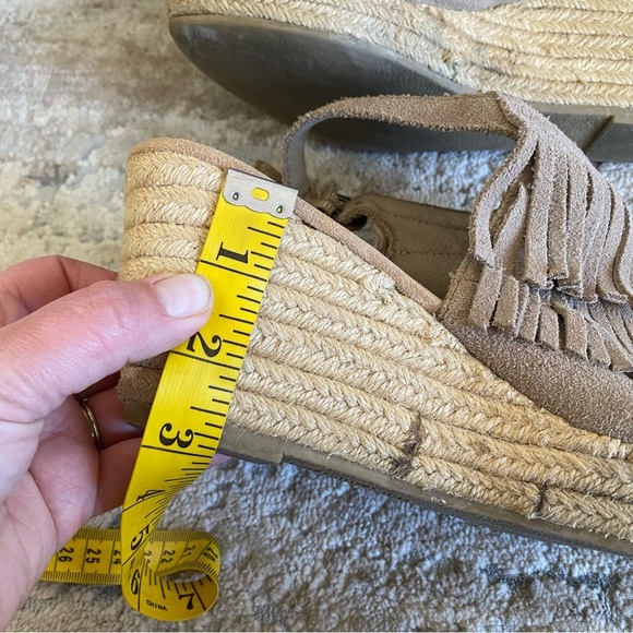 Minnetonka Wedges Sandal Ashley Espadrille Tassel Suede Leather Tan Open Toe: 9 - Picture 12 of 14